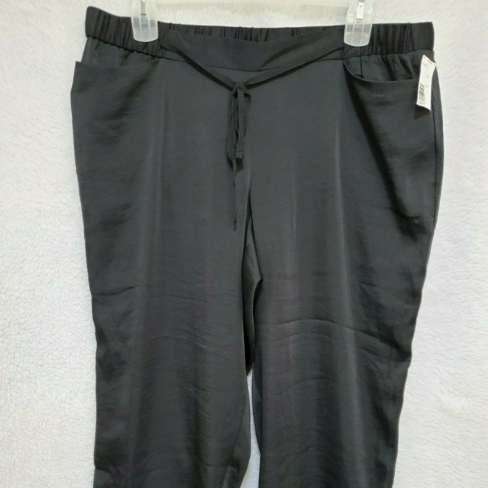 Lane Bryant NWT Black Capri Pants Size 16